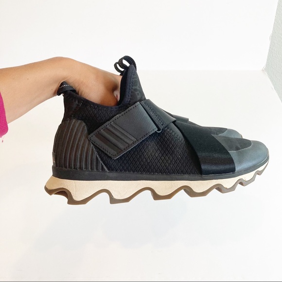 Sorel Kinetic Sneaker Black Velcro Straps Scalloped Streetwear Women's Size 9.5 - Picture 3 of 10